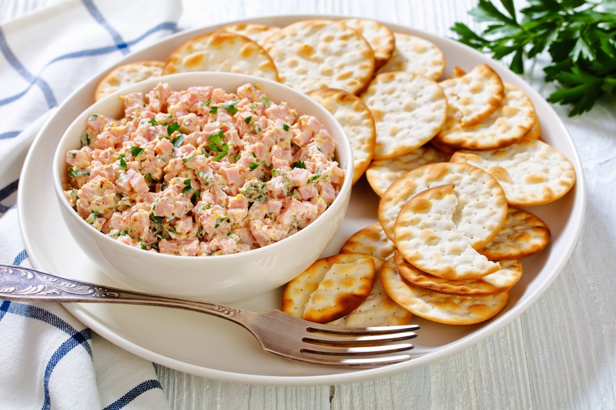¡Alerta sanitaria! Ensaladas de jamón retiradas por posible contaminación con Listeria