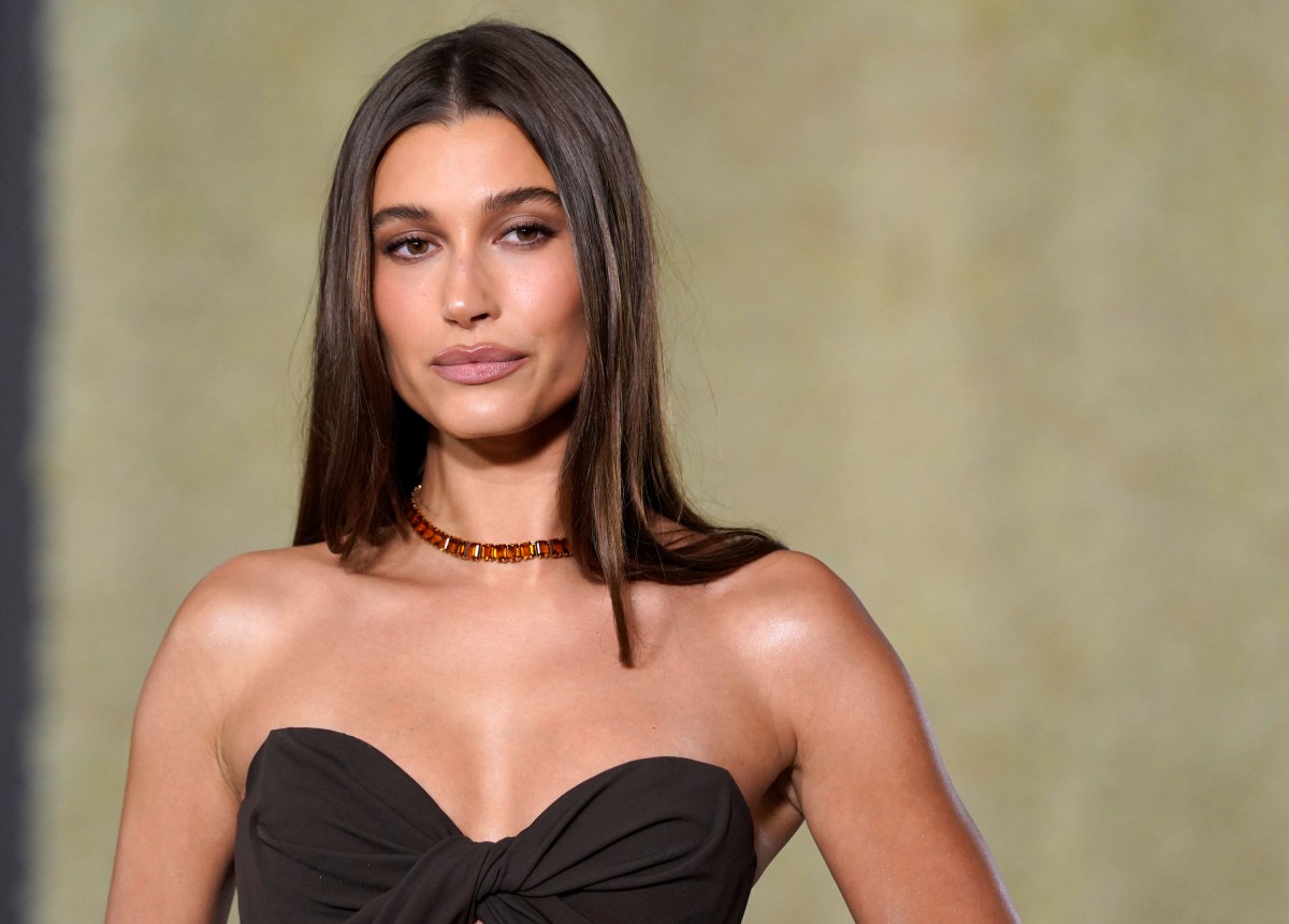 Hailey Bieber luce su figura en bikini durante sus vacaciones en Mallorca
