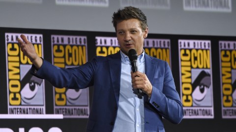 El personaje de Renner, ‘Hawkeye’, apareció en la serie de Disney+ y varias entregas de Avengers.