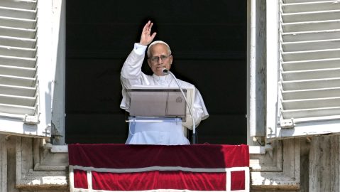 El papa León XIV en la Plaza de San Pedro en la Ciudad del Vaticano.