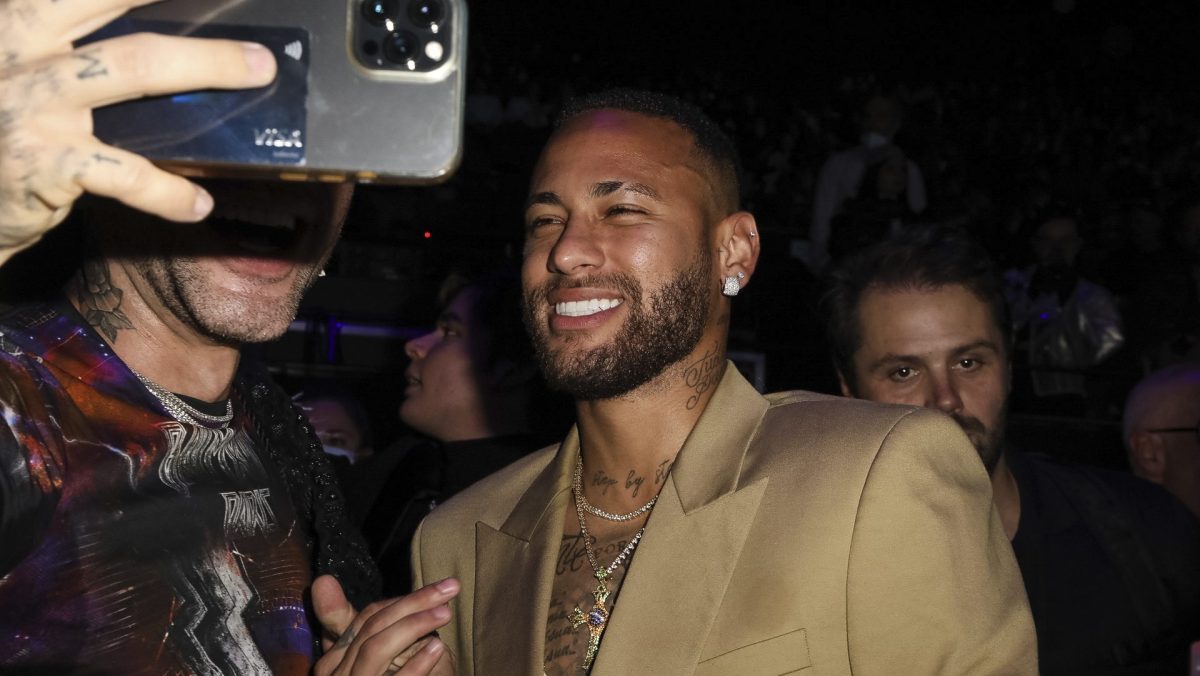 Neymar Jr. compró una réplica del Batimóvil por más de 1,4 millones de dólares