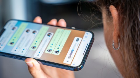 Una vez que des la orden, el asistente de IA procesará procesará la nota y generará un mensaje de voz con voz artificial.