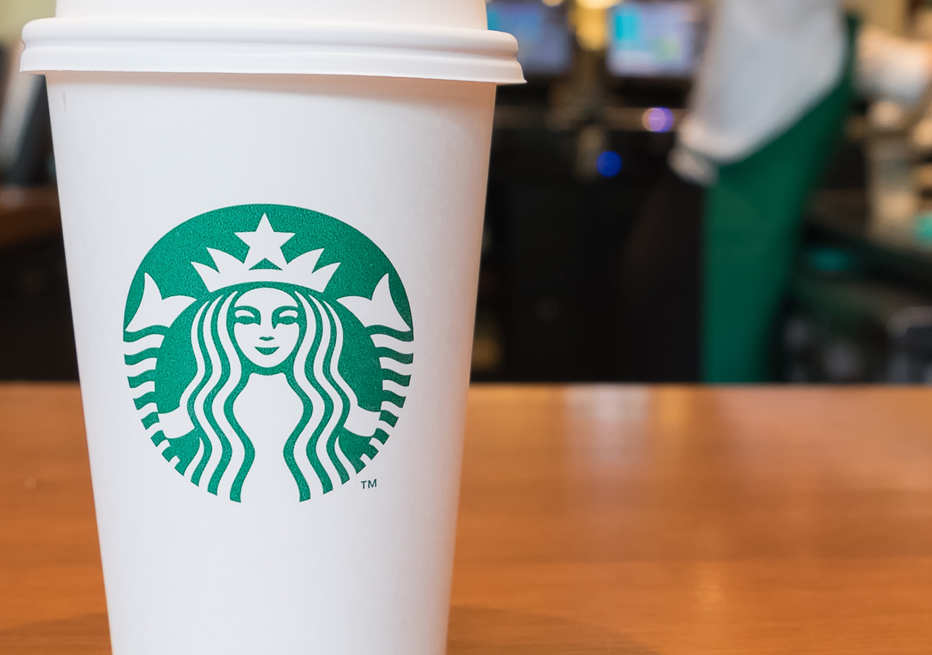 Hispana denunció que recibió un café en Starbucks con la palabra “ilegal” escrita en la tapa
