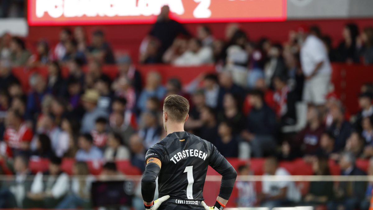 Ter Stegen será operado de la espalda y no estará disponible para el Barcelona por tres meses