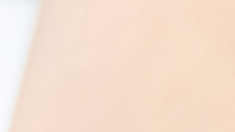 Un cuchillo afilado no solo facilita el corte, también es más seguro. Usa una chaira o un afilador doméstico para mantener el filo en forma.