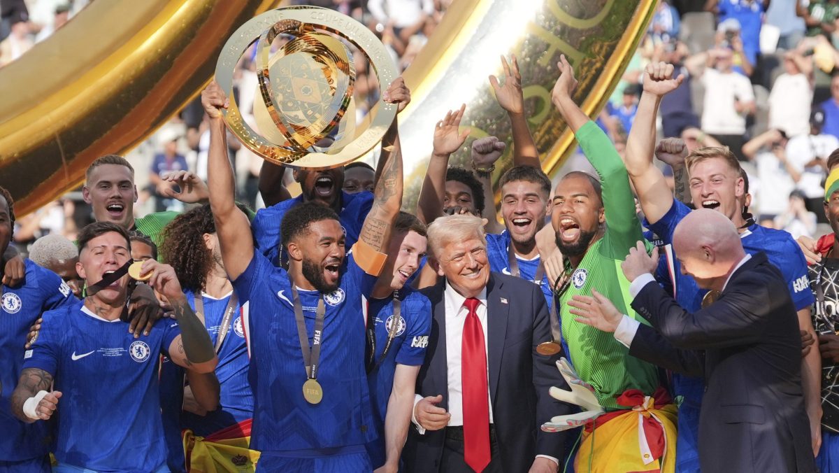 Donald Trump buscó el protagonismo del Chelsea en ceremonia de premiación del Mundial de Clubes (Video)