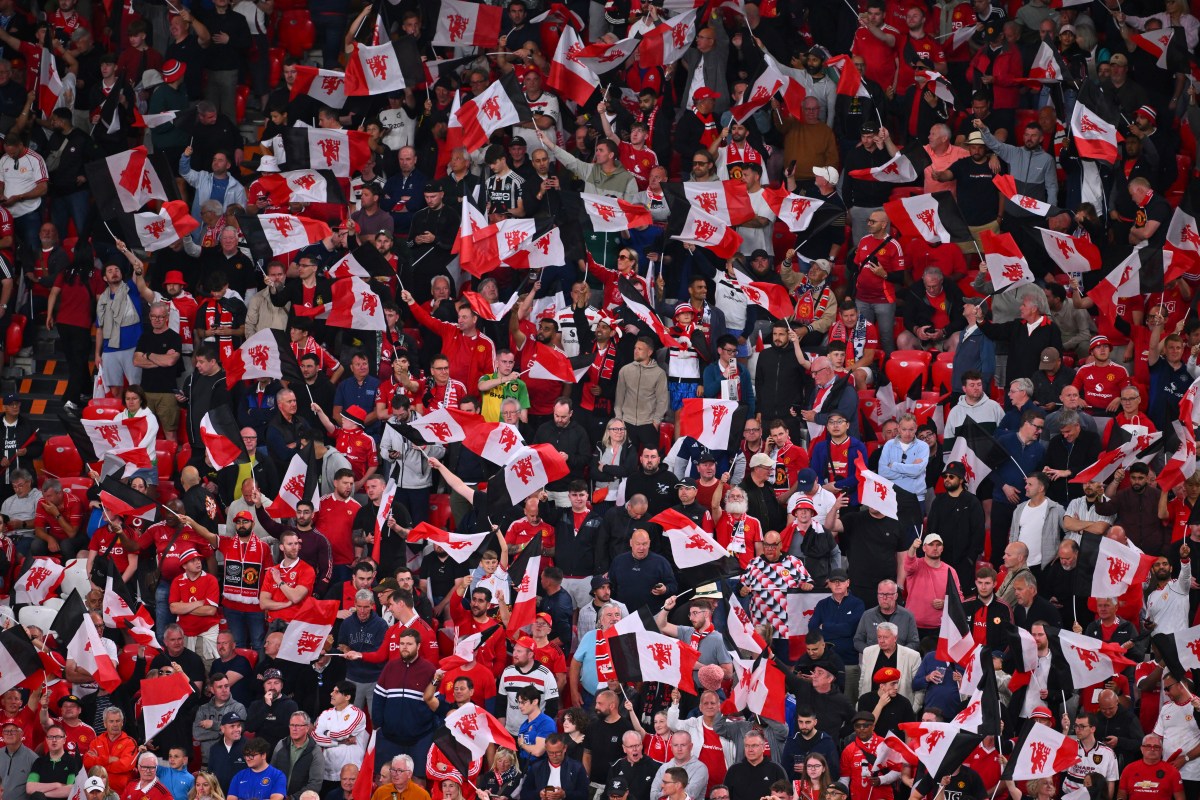 Aficionados del Manchester United lideran arrestos por fútbol en Inglaterra en temporada 2024-2025