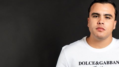 Nacido en California y criado en Jiquilpan, Michoacán, Córdova ha seguido un camino poco convencional para llegar a donde está