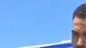 Migrante salió del Cecot caminando y apareció en Venezuela en silla de ruedas