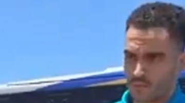 Migrante salió del Cecot caminando y apareció en Venezuela en silla de ruedas