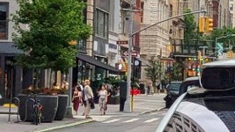 Taxi futurista de Waymo en NYC.