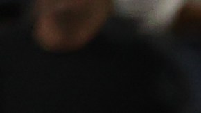 Aryna Sabalenka y Leylah Fernández se saludan al final de su partido.