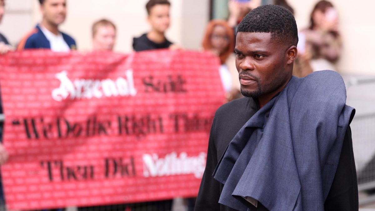 Exestrella del Arsenal enfrentará juicio por cinco cargos de presunta violación