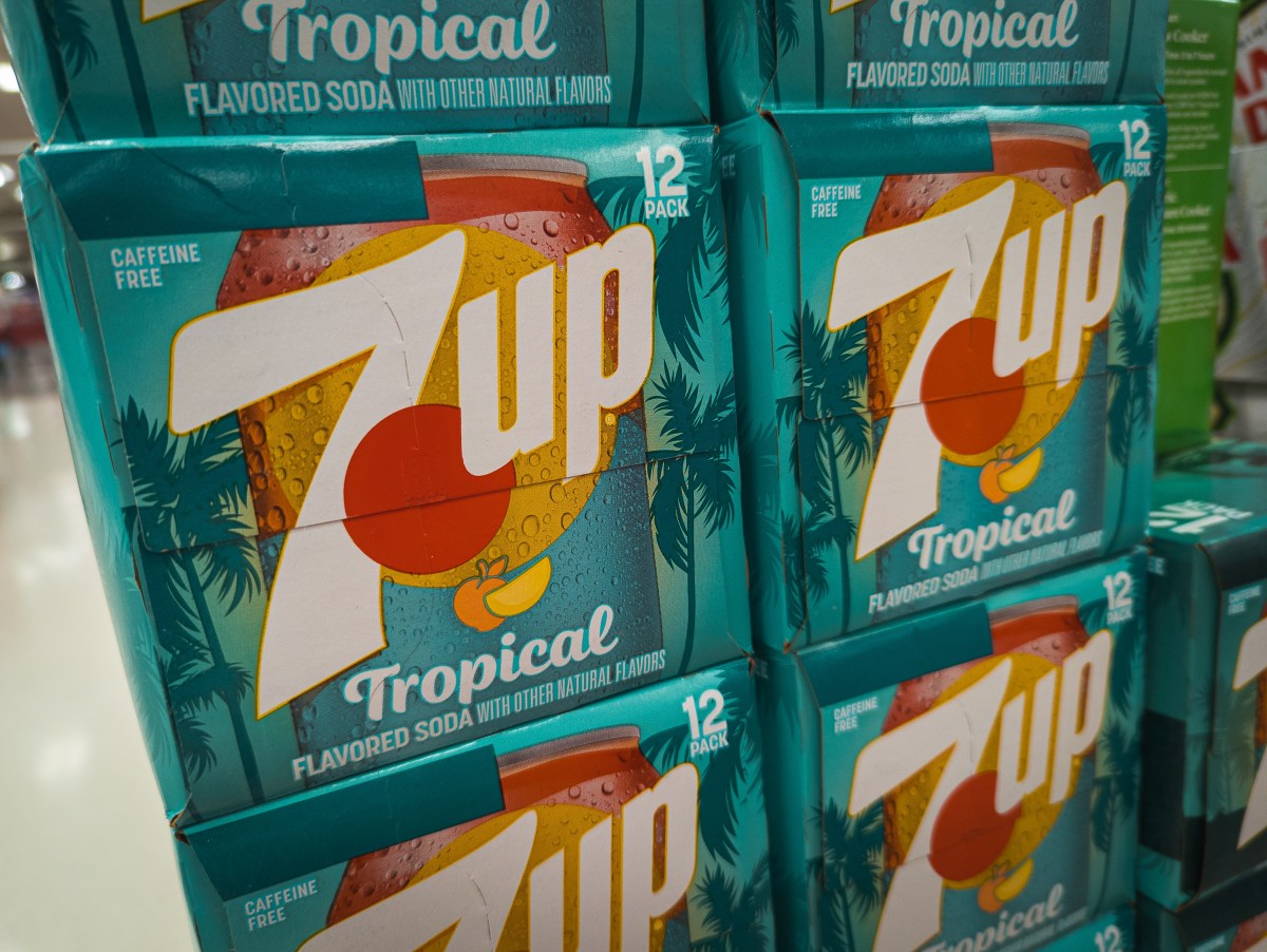 1,954 cajas de refresco 7UP sin azúcar retiradas del mercado por error de etiquetado