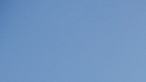 Países de Europa lanzaron por aire paquetes con ayuda para la población.