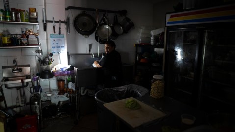 El 10.13 % de la población de Puerto Rico está sin electricidad.