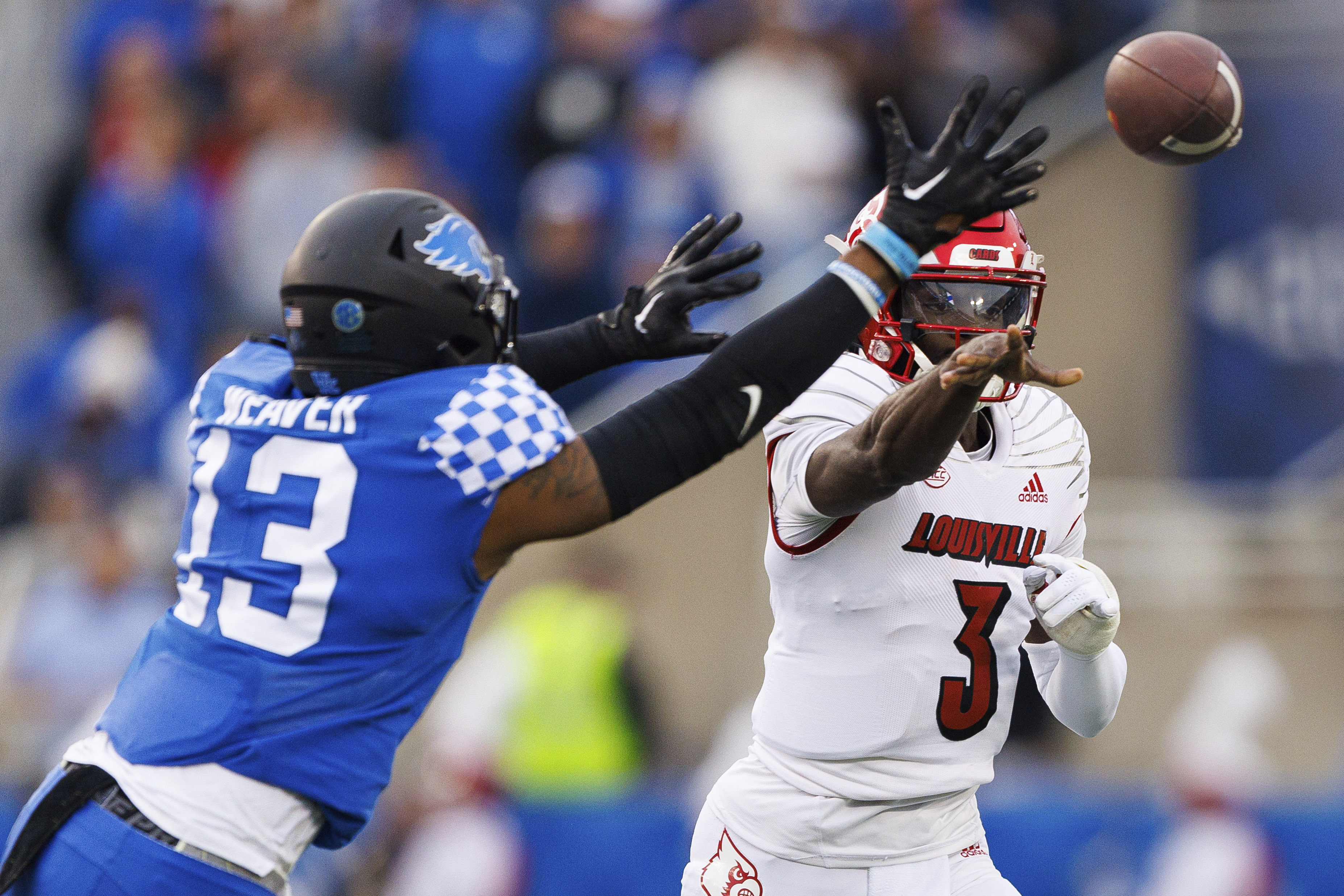 Jugador con seis dedos en la mano derecha jugará en la NFL con los Carolina Panthers