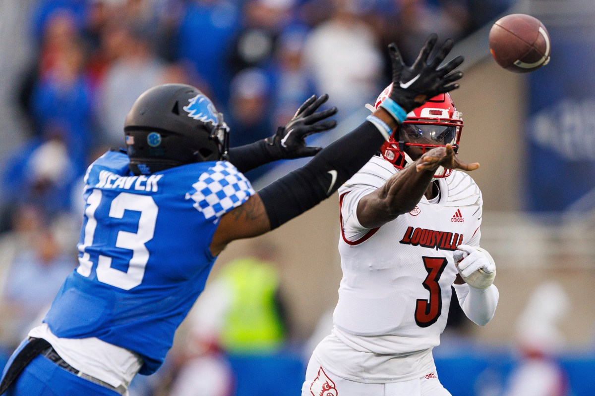 Jugador con seis dedos en la mano derecha jugará en la NFL con los Carolina Panthers