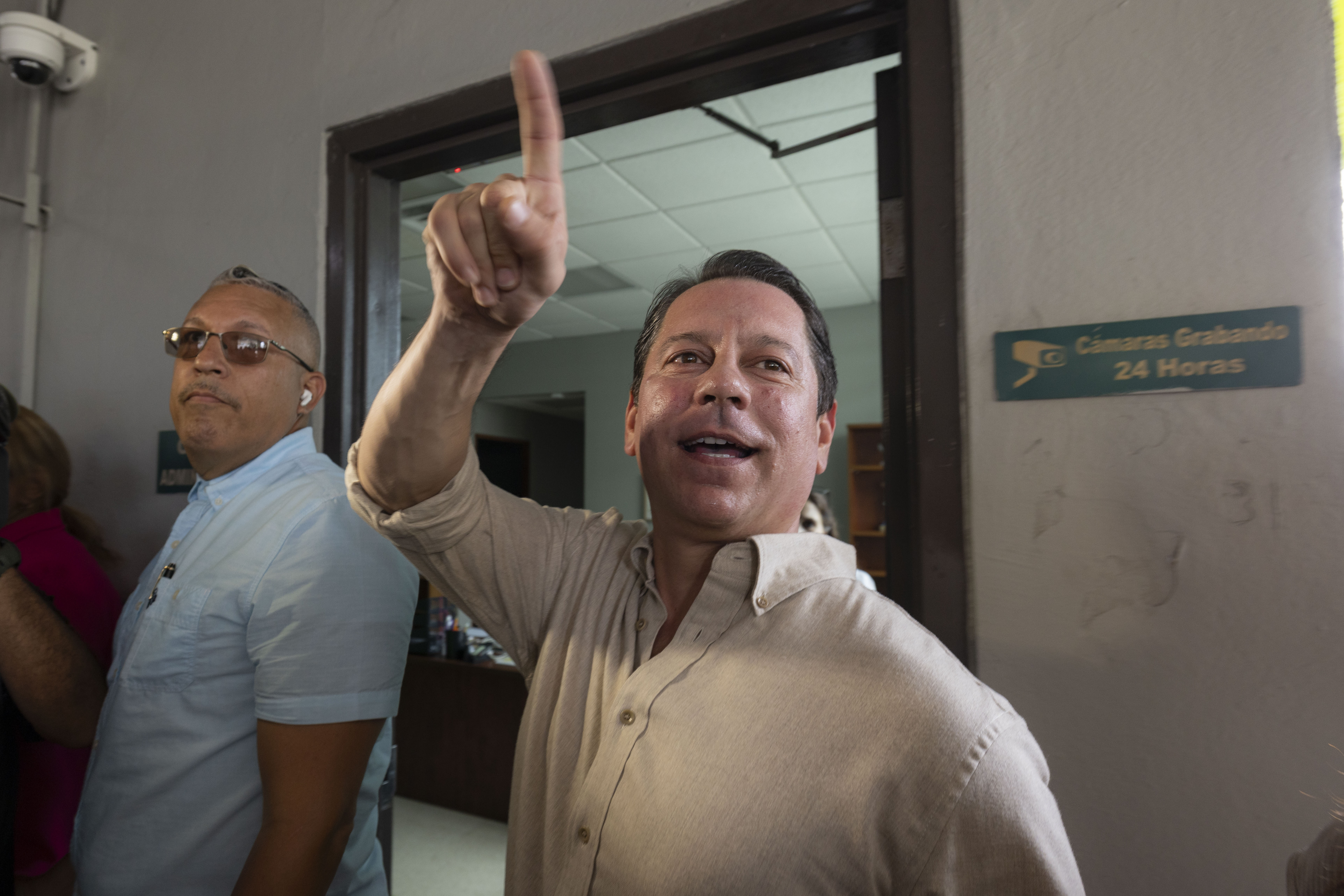 Juan Dalmau pide a comisionado residente en Washington que asuma postura sobre llamado para reabrir bases militares en Puerto Rico