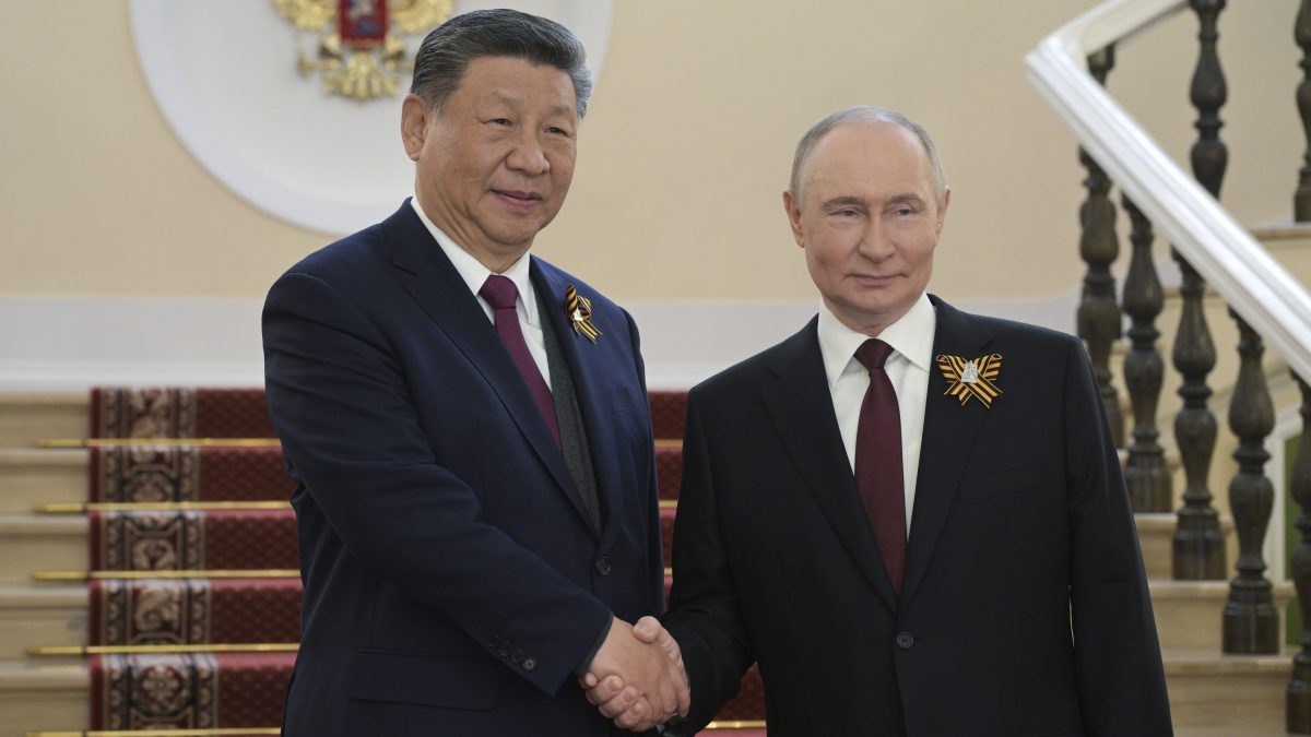 Putin viaja a China buscando apoyo militar y económico ante presiones de Trump