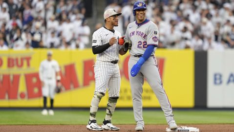 Al unir a Yankees y Mets en la misma división habría mayor número de encuentros entre ambos equipos.