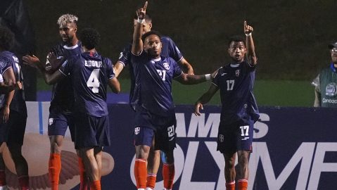 Jugadores de República Dominicana celebran un gol ante Guatemala por la clasificación al Mundial 2026.