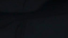 Miembros del Grupo de Respuesta Estratégica del NYPD ingresan al número 26 de Federal Plaza, donde se encuentra el tribunal de inmigración.