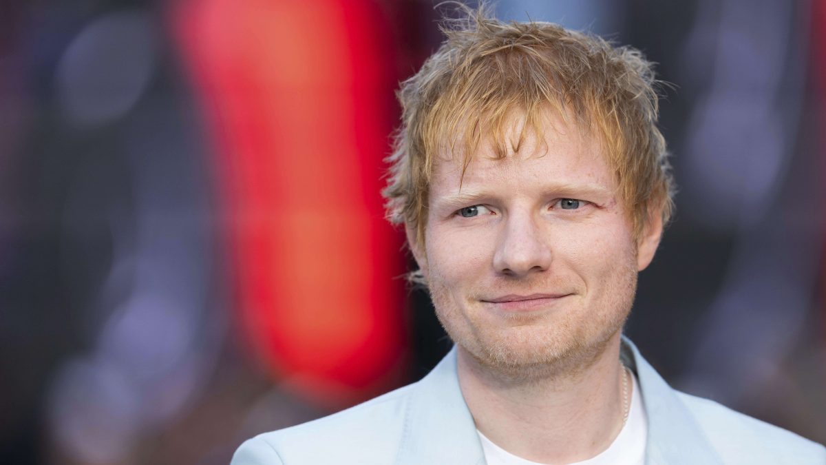 Cantante Ed Sheeran fue inscrito como parte del plantel del Ipswich Town