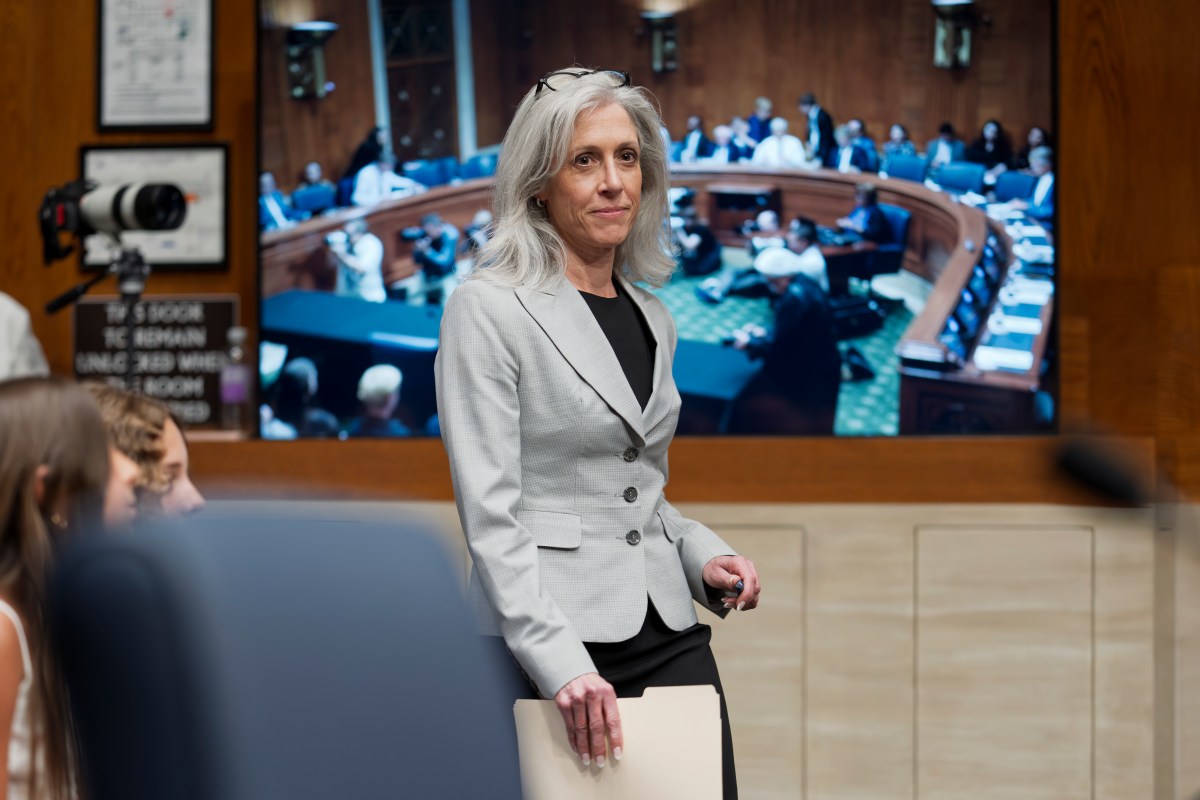 Directora de los CDC fue despedida por Trump luego de que se negara a renunciar