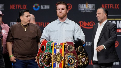 Robert García pone en duda las capacidades para noquear del Canelo.