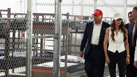 Trump y Noem en Alligator Alcatraz
