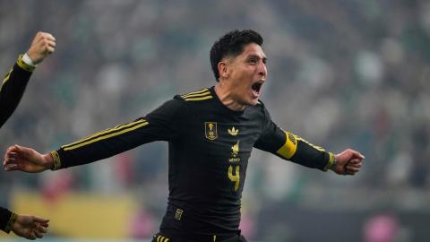 Edson Álvarez podría cambiar de equipo esta temporada.