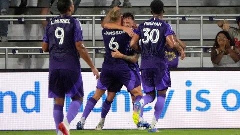 Jugadores del Orlando City celebran un gol ante Inter Miami.