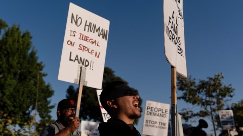 Actualmente, menos personas aprueban el plan de deportación del gobierno del presidente republicano, Donald Trump, en comparación con principios de este 2025.