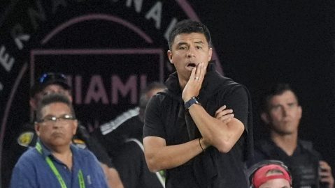 Gonzalo Pineda dirige durante un partido del Atlas ante Inter Miami en la Leagues Cup 2025.