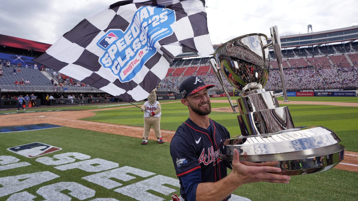 Dos jonrones protagonizaron primer Speedway Classic de MLB [Video]