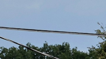 La policía vigila la escena cerca de un Target tras un tiroteo en Austin, Texas, el lunes 11 de agosto de 2025.