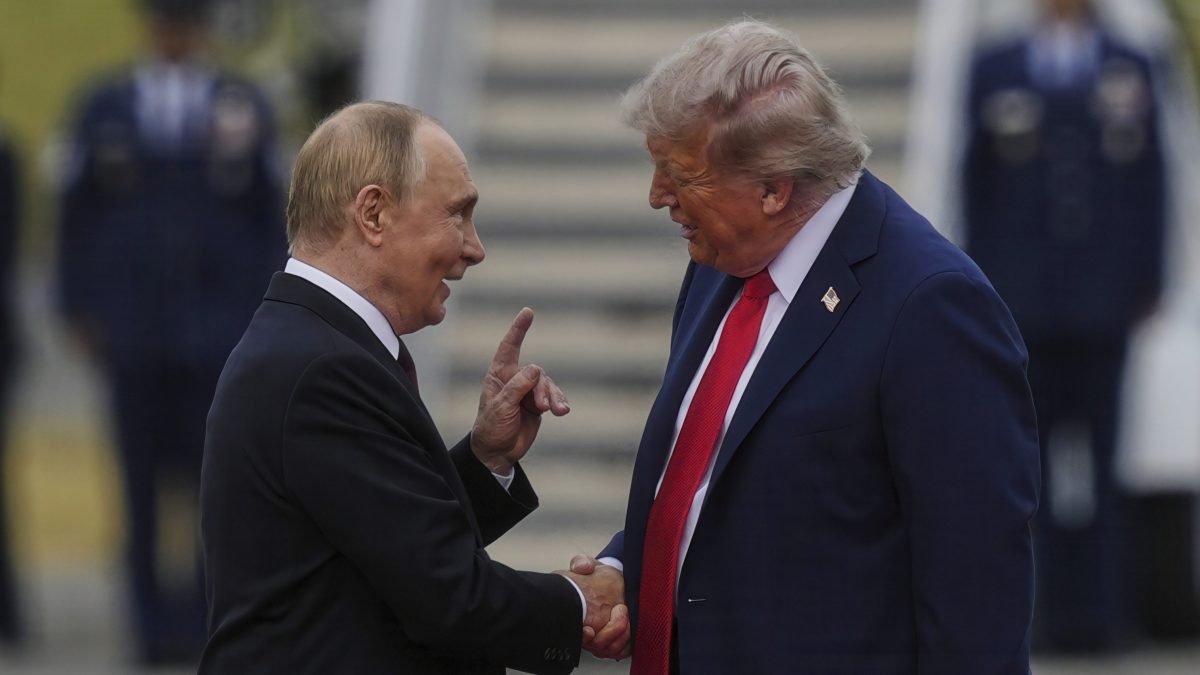 Trump defiende celebración de cumbre con Putin y dice que generó "discordia"