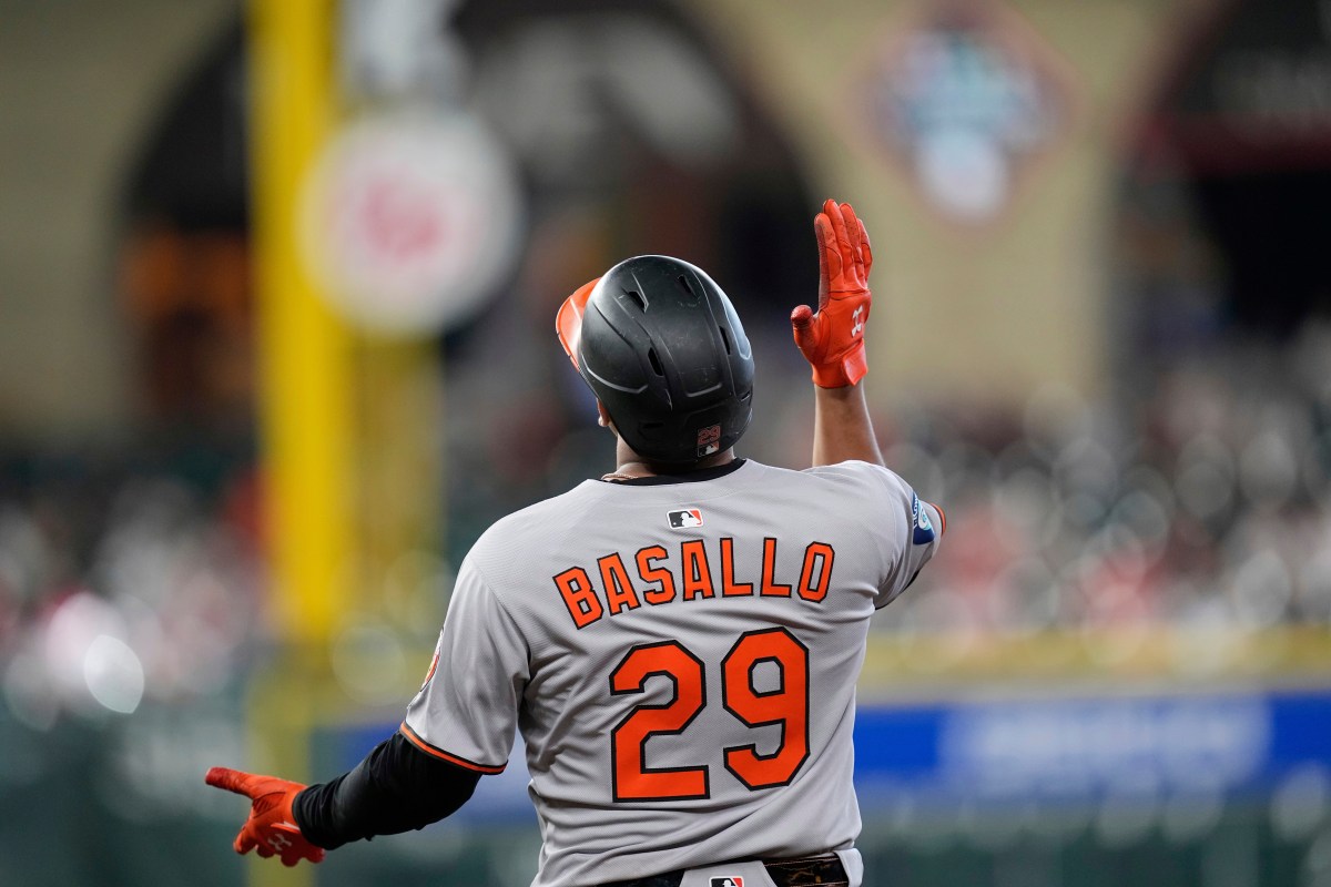 Con solo cuatro juegos en Grandes Ligas Samuel Basallo firma extensión millonaria con los Orioles