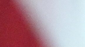 Trump muestra una orden ejecutiva firmada que exige al Departamento de Justicia investigar los casos de quema de banderas.