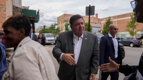 Pritzker catalogó el enfoque de Trump como “inconstitucional".