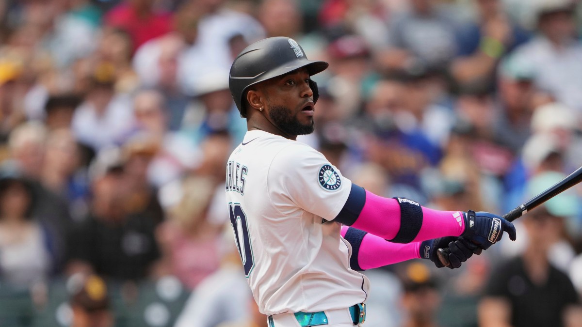 Reducen a 7 juegos la suspensión a Víctor Robles por lanzarle un bate a un pitcher