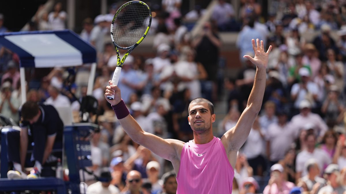 Carlos Alcaraz se lleva tremendo susto con su rodilla en triunfo en el US Open