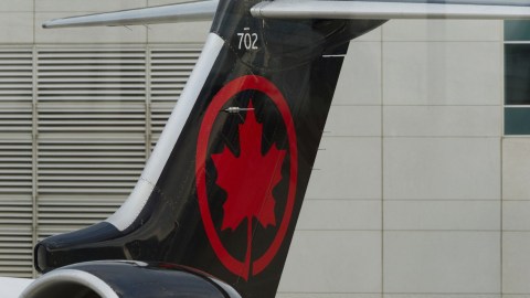Air Canada tiene estimadas afectaciones a unos 130,000 pasajeros al día por su paro de actividades.