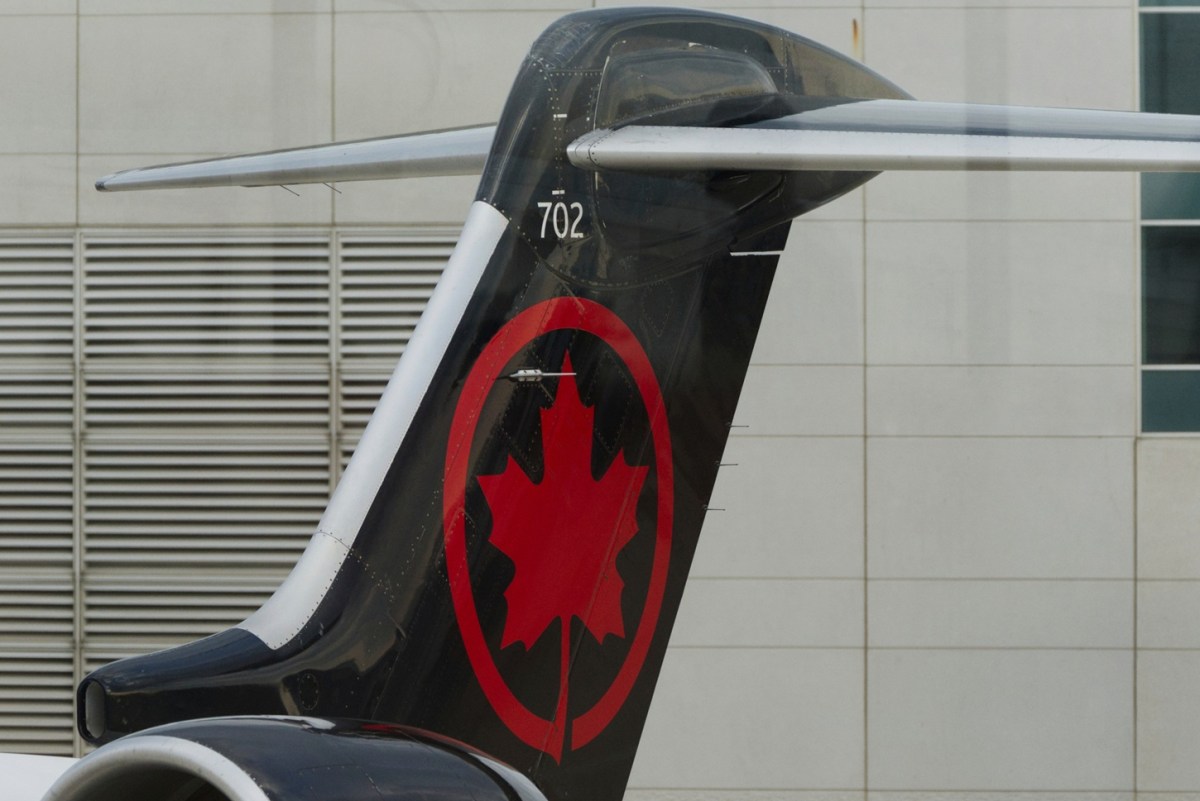 Aterrizaje de emergencia: desvían vuelo de Newark NJ a Boston porque piloto de Air Canada sufrió problema médico - El Diario NY