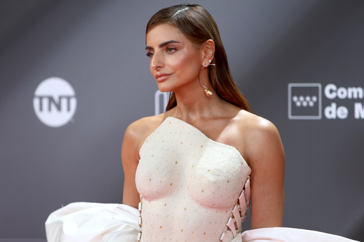 Aislinn Derbez reflexiona sobre su vida como soltera y su nuevo enfoque del amor