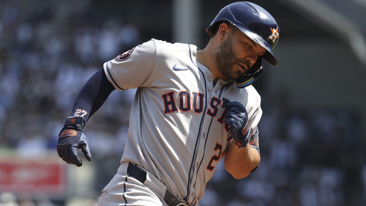 Venezolano José Altuve alcanzó 250 jonrones en medio de abucheos de fans de los Yankees
