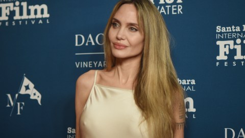 Angelina Jolie hará reformas en su casa de Los Ángeles antes de ponerla en venta.