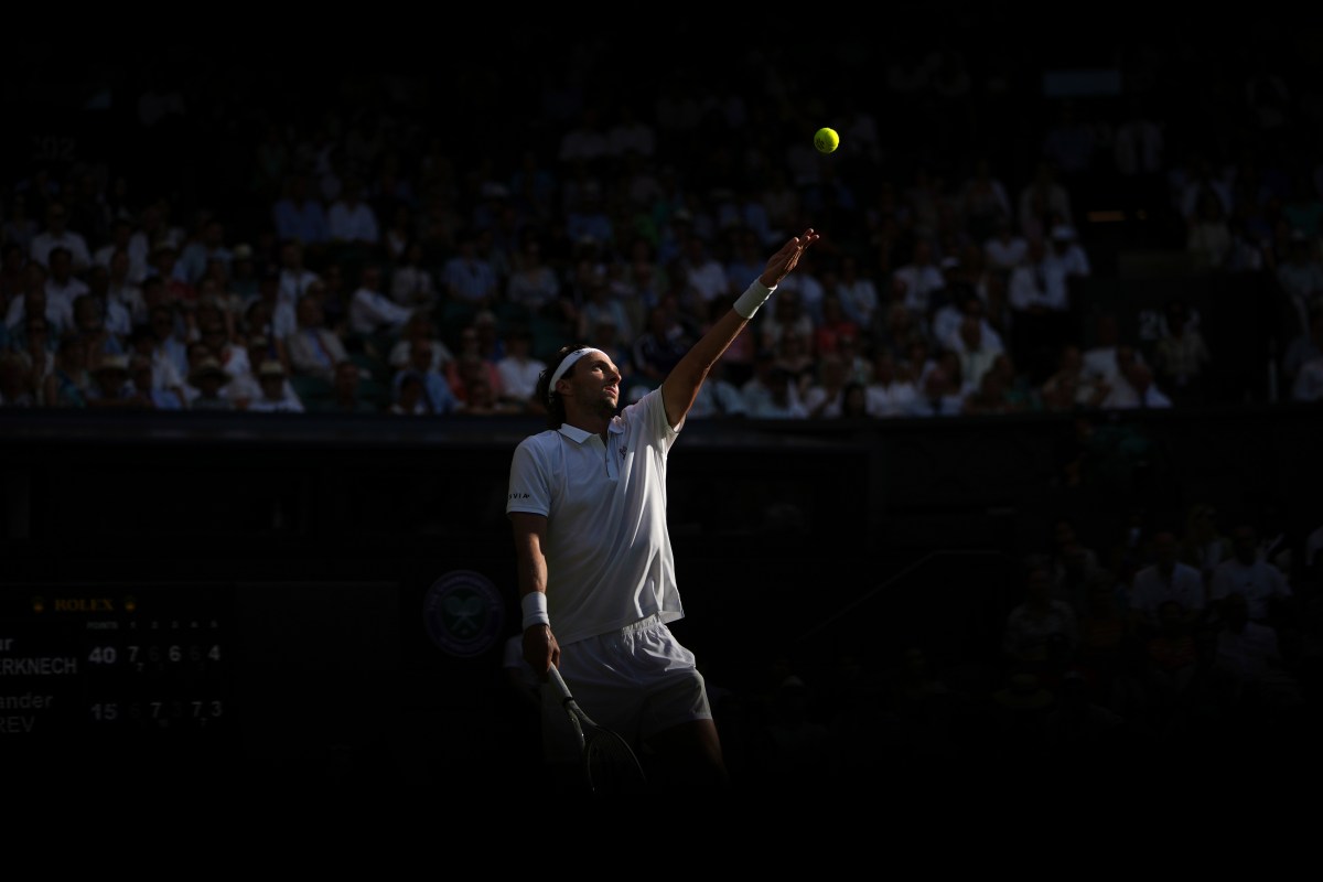Tenista francés se desplomó en pleno partido por choque de calor el Masters 1,000 de Cincinnati