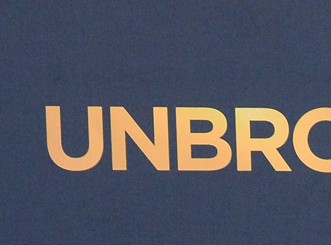 El actor Brad Pitt acompañado de sus padres y tres de sus hijos en el año 2014.